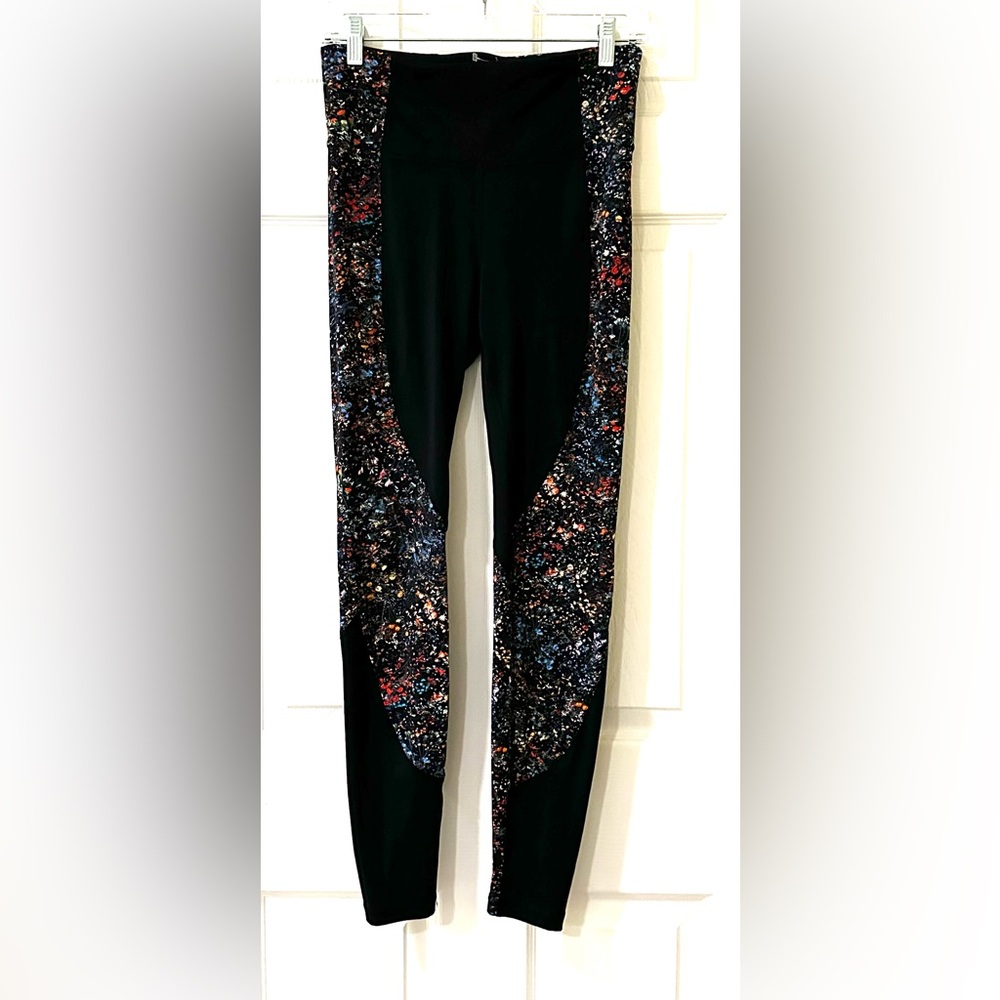 Lululemon Wake And Train Tight Black Flowerescent Multi Size 8